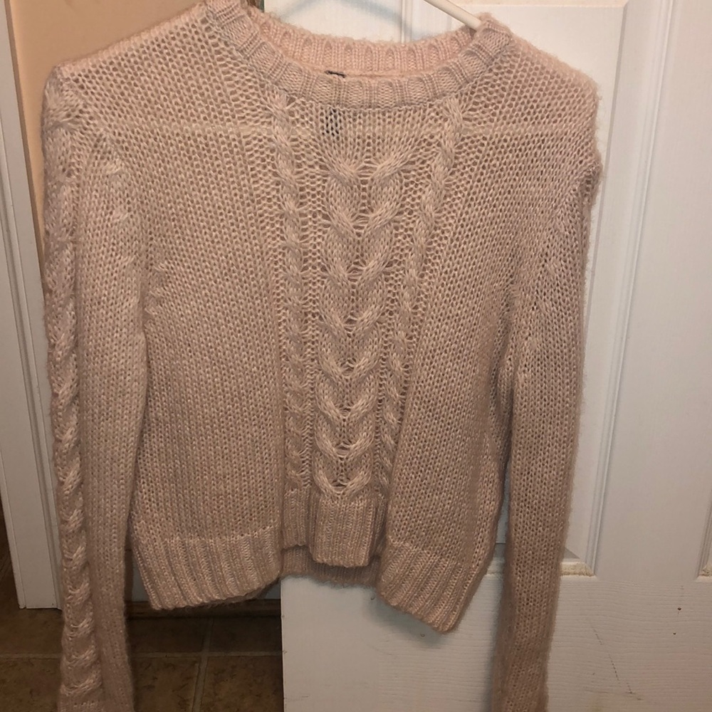 H&M light pink cropped sweater